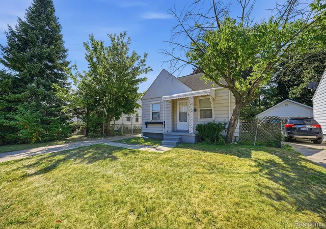 Photo 3 of Single family home for sale at 14694 Jacob Ave, Eastpointe City Macomb, MI 48021 | MLS# 20261061575 | Listing updated on 2026-09-13