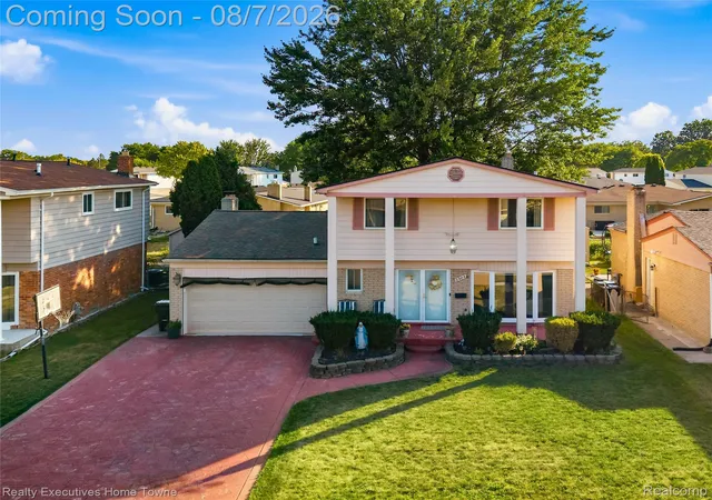 Photo 3 of Single family home for sale at 2986 Groves Dr, Sterling Heights, MI 48310 | MLS# 20261061594 | Listing updated on 2026-09-05
