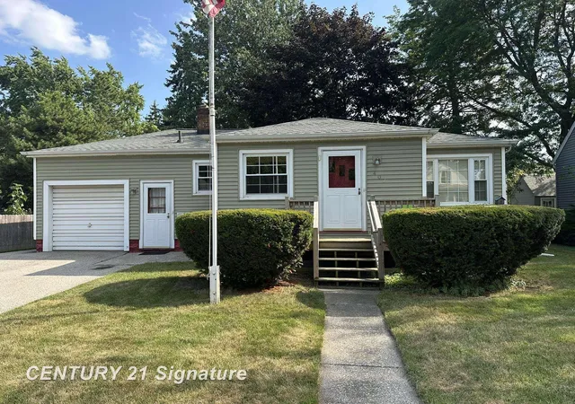 Photo 1 of Single family home for sale at 407 W Jenny St, Bay City, MI 48706 | MLS# 5050217454 | Listing updated on 2026-10-22