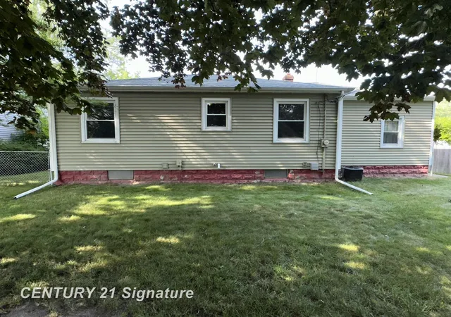 Photo 3 of Single family home for sale at 407 W Jenny St, Bay City, MI 48706 | MLS# 5050217454 | Listing updated on 2026-10-22