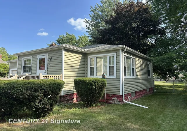 Photo 3 of Single family home for sale at 407 W Jenny St, Bay City, MI 48706 | MLS# 5050217454 | Listing updated on 2026-10-23