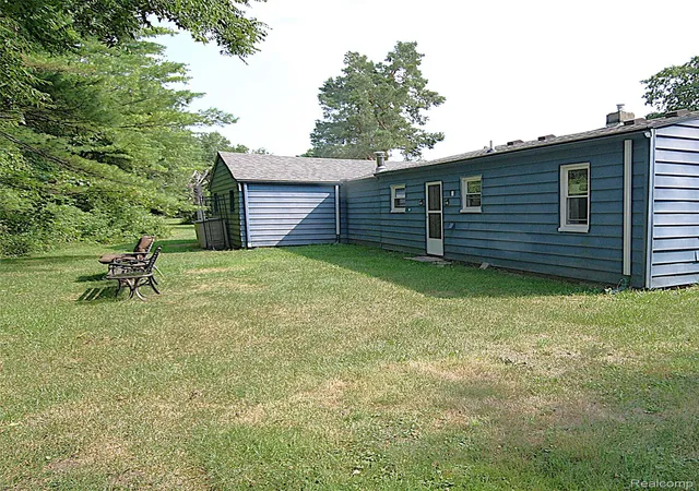 Photo 3 of Single family home for sale at 5349 E Carpenter Rd, Flint, MI 48506 | MLS# 20261061603 | Listing updated on 2026-09-11