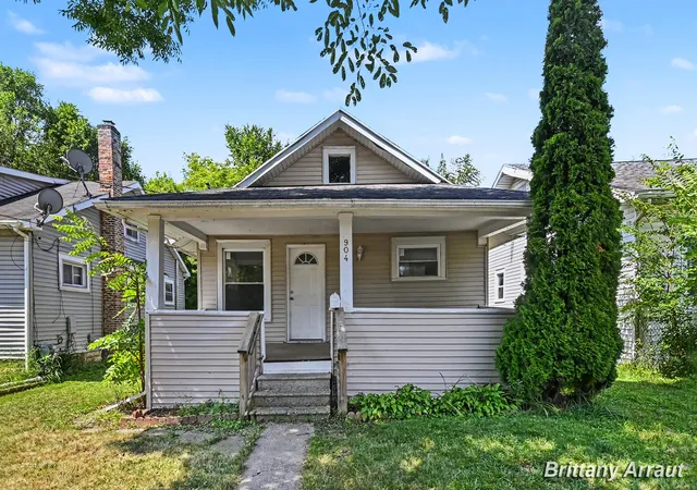 1st image of 904 Riverview Ave, Lansing City Ingham, MI 48915 | MLS# 65026040691