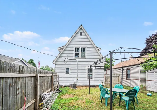 10th image of 415 Surby Ave, Battle Creek, MI 49015 | MLS# 66026040685