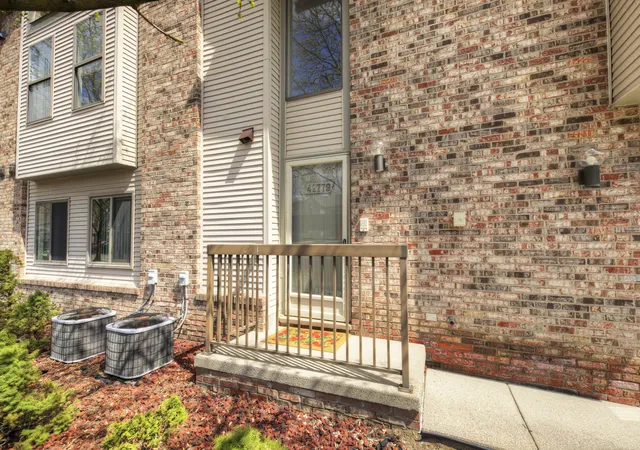 2nd image of 42779 Lilley Pointe Dr, Canton, MI 48187 | MLS# 81026040688