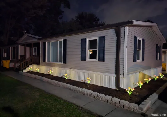 Photo 3 of Single family home for sale at 11410 N Lake Dr, Fenton, MI 48430 | MLS# 20261061609 | Listing updated on 2026-09-08