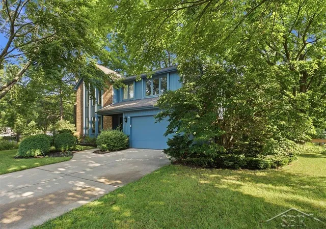 Photo 3 of Single family home for sale at 2305 Plymouth St, Midland, MI 48642 | MLS# 61050217459 | Listing updated on 2026-09-08