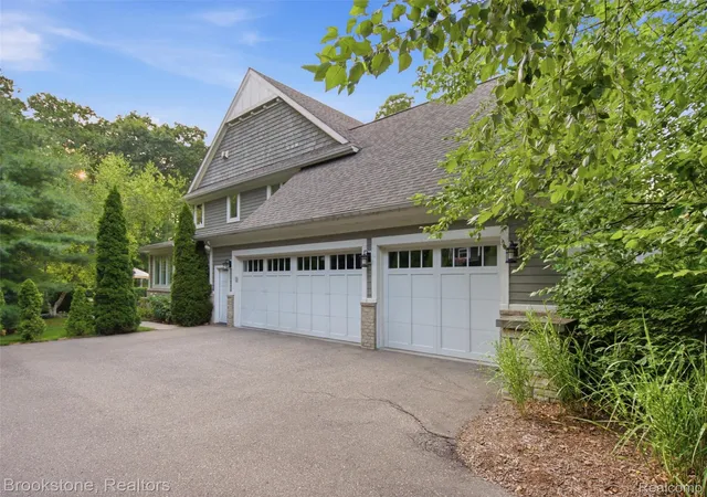 Photo 2 of Single family home for sale at 7655 Maple Ridge Ct, Clarkston, MI 48346 | MLS# 20261061614 | Listing updated on 2026-08-28