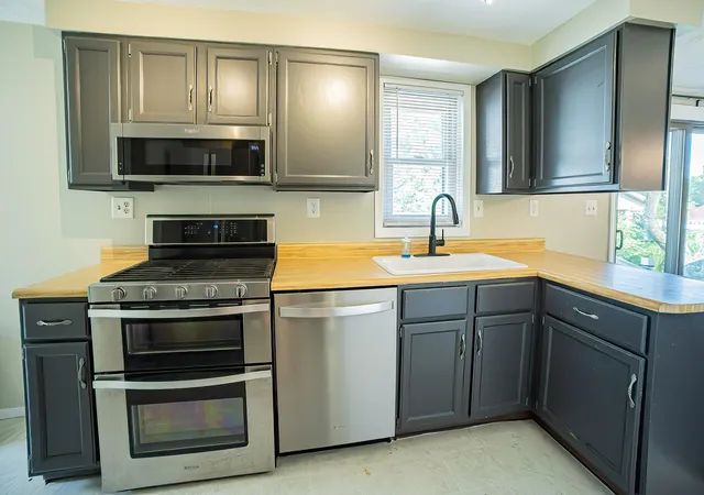 3rd image of 1525 Lenox Rd Se, Grand Rapids, MI 49506 | MLS# 65026040694