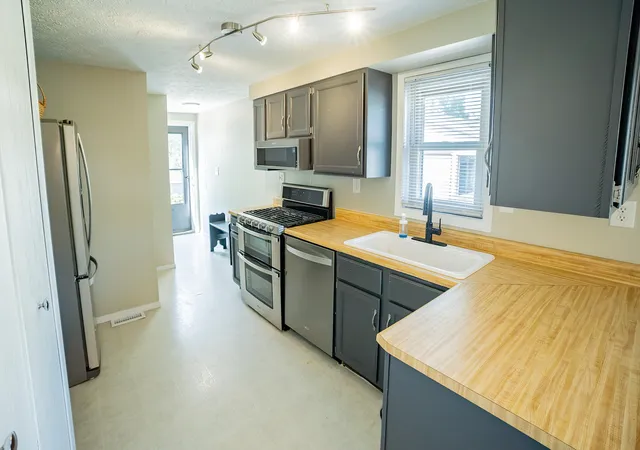 4th image of 1525 Lenox Rd Se, Grand Rapids, MI 49506 | MLS# 65026040694