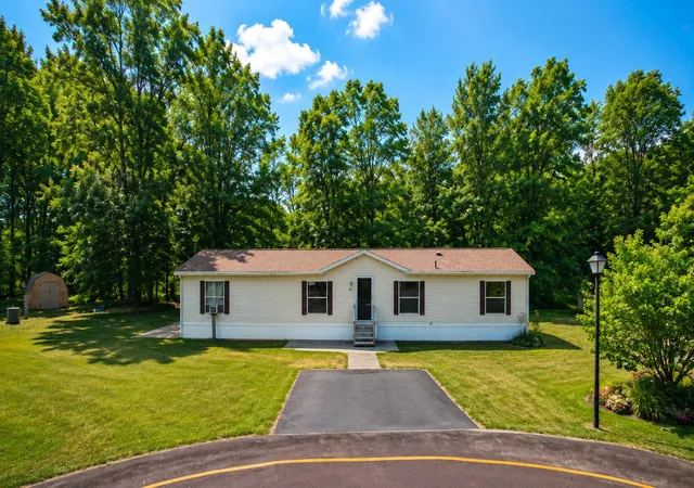 1st image of 513 E Rainbow Rd, Newaygo, MI 49337 | MLS# 65026040697