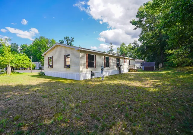 3rd image of 513 E Rainbow Rd, Newaygo, MI 49337 | MLS# 65026040697
