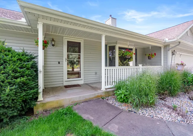 Photo 3 of Single family home for sale at 12085 W Indian Lake Dr, Vicksburg, MI 49097 | MLS# 66026040700 | Listing updated on 2026-09-09