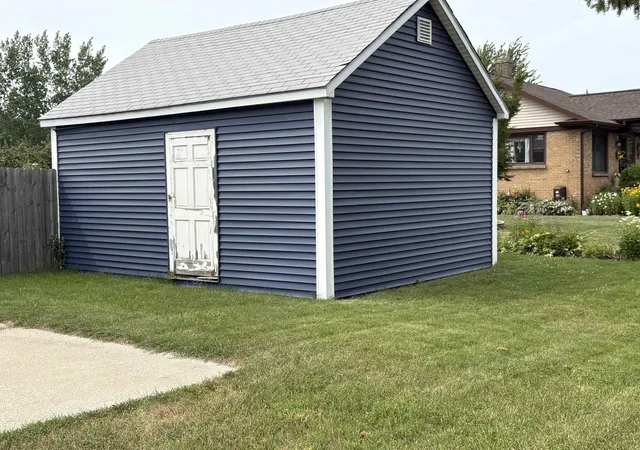 Photo 3 of Single family home for sale at 480 Shattuck Rd, Saginaw, MI 48604 | MLS# 5050217470 | Listing updated on 2026-09-11