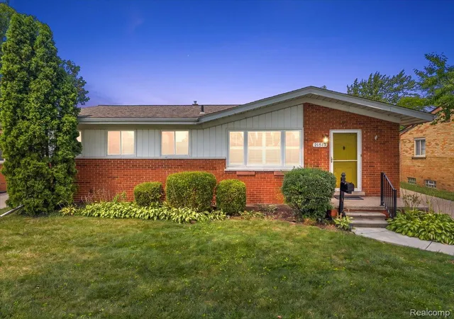 Photo 1 of Sale Pending at 21513 Willow Wisp St, Saint Clair Shores, MI 48082 | MLS# 20261061636 | Listing updated on 2026-09-13
