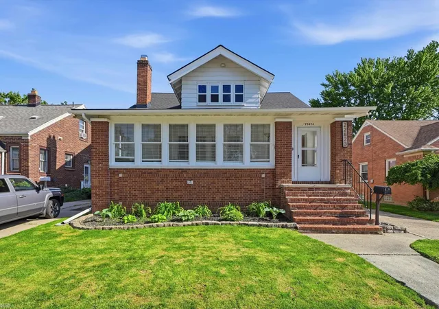 3rd image of 22823 Visnaw St, Saint Clair Shores, MI 48081 | MLS# 58050217472