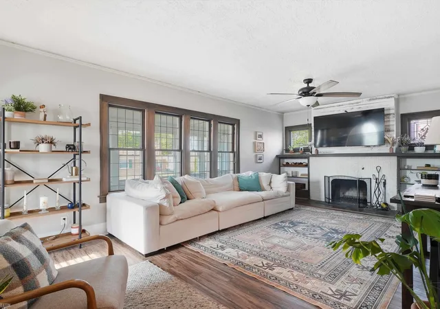 5th image of 22823 Visnaw St, Saint Clair Shores, MI 48081 | MLS# 58050217472