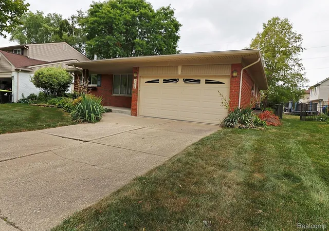Photo 3 of Single family home for sale at 2298 Columbia Dr, Troy, MI 48083 | MLS# 20261061644 | Listing updated on 2026-08-23
