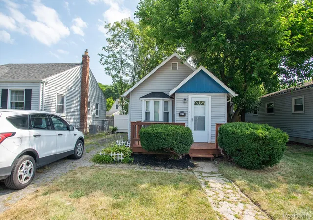 Photo 1 of Single family home for sale at 2814 Crooks Rd, Royal Oak, MI 48073 | MLS# 20261061662 | Listing updated on 2026-09-01