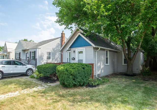 Photo 2 of Single family home for sale at 2814 Crooks Rd, Royal Oak, MI 48073 | MLS# 20261061662 | Listing updated on 2026-09-01