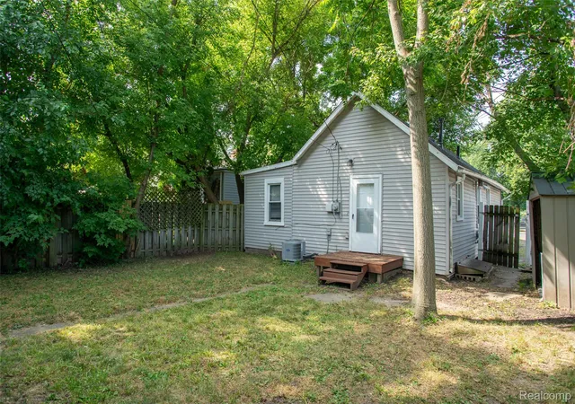 Photo 21 of Single family home for sale at 2814 Crooks Rd, Royal Oak, MI 48073 | MLS# 20261061662 | Listing updated on 2026-09-01