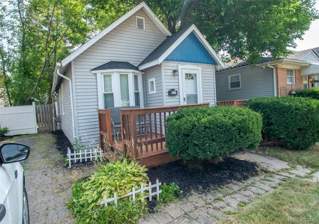 Photo 2 of Single family home for sale at 2814 Crooks Rd, Royal Oak, MI 48073 | MLS# 20261061662 | Listing updated on 2026-09-01