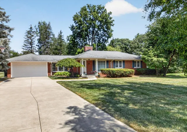 2nd image of 120 Montmorency Rd, Rochester Hills, MI 48307 | MLS# 58050217478