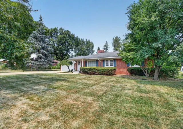4th image of 120 Montmorency Rd, Rochester Hills, MI 48307 | MLS# 58050217478