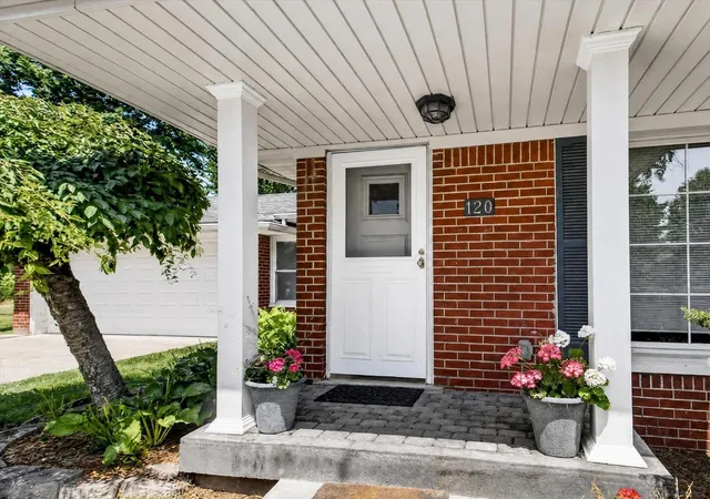 5th image of 120 Montmorency Rd, Rochester Hills, MI 48307 | MLS# 58050217478