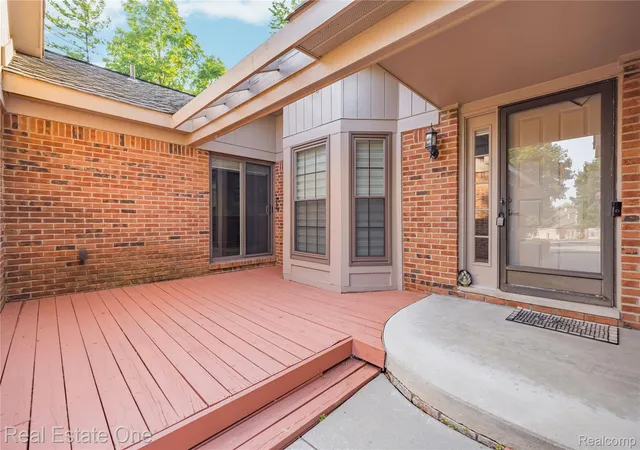 Photo 2 of Condo for sale at 7332 Meadowridge Cir, West Bloomfield, MI 48322 | MLS# 20261061676 | Listing updated on 2026-08-17