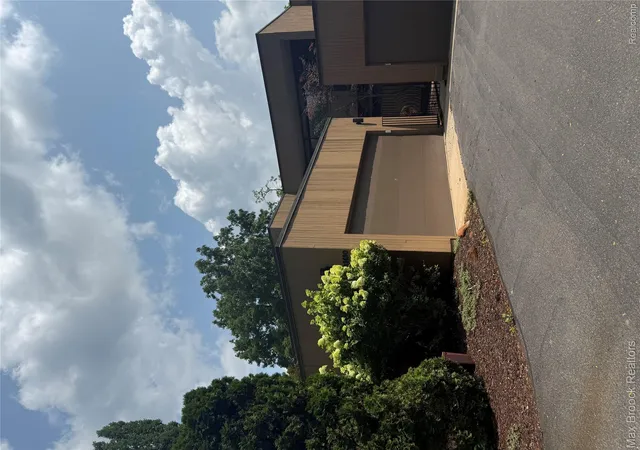 Photo 1 of Condo for sale at 32690 Ravine Dr, Franklin, MI 48025 | MLS# 20261061687 | Listing updated on 2026-08-10