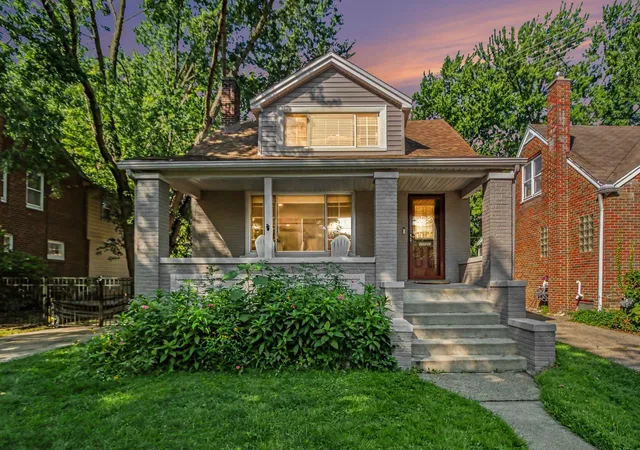 1st image of 907 University Pl, Grosse Pointe, MI 48230 | MLS# 81026040744