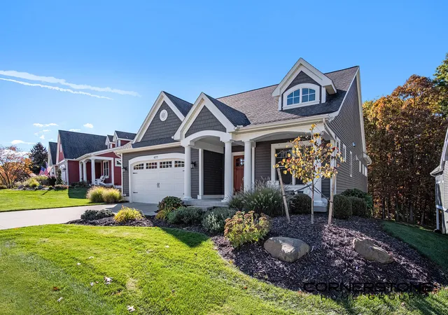 Listing Photo 3 - Condo for sale in building located at 4177 E Gables Ct NE, Grand Rapids, MI 49525