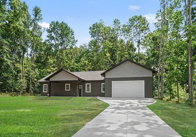 1st image of 74777 Ridgeway Dr, Lawton, MI 49065 | MLS# 66026040735