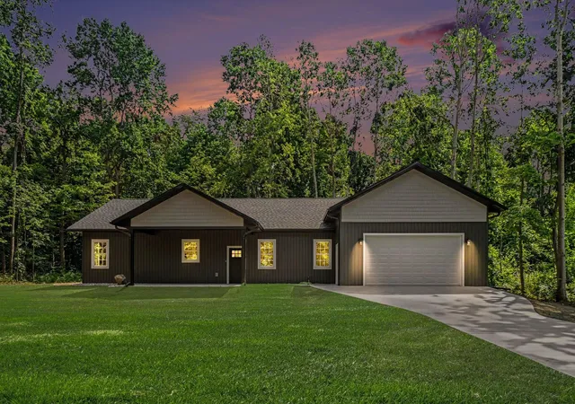 3rd image of 74777 Ridgeway Dr, Lawton, MI 49065 | MLS# 66026040735
