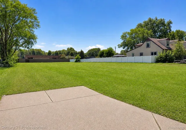 3rd image of 5610 Noll St, Sterling Heights, MI 48310 | MLS# 20261061696