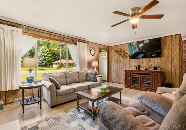 3rd image of 110 Chippewa Trl, Prudenville, MI 48651 | MLS# 61050217485
