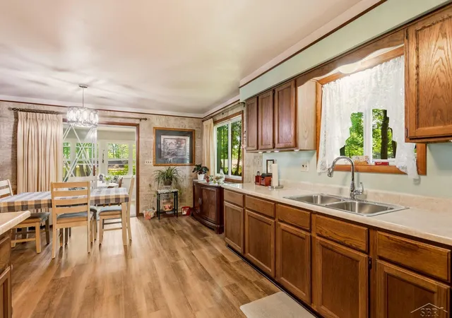 4th image of 110 Chippewa Trl, Prudenville, MI 48651 | MLS# 61050217485