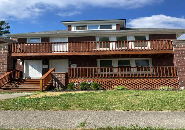 Listing Photo 4 - Condo for sale in building located at 7633 Woodrow Wilson St, Detroit, MI 48206