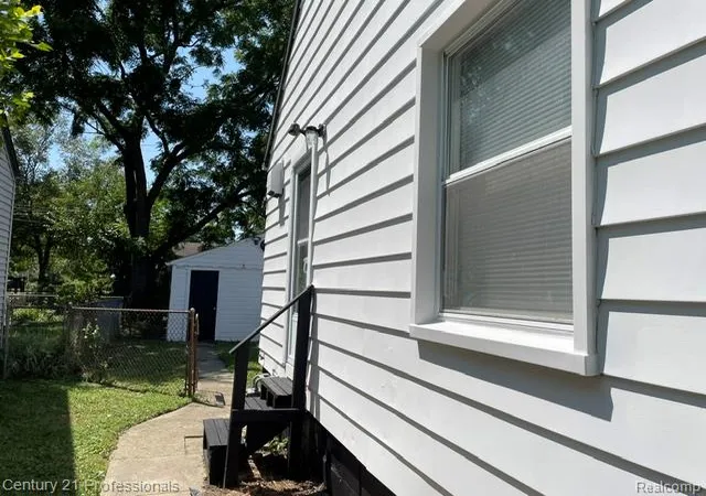 Photo 3 of Single family home for sale at 881 Garfield Ave, Lincoln Park, MI 48146 | MLS# 20261061705 | Listing updated on 2026-09-02