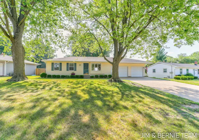 1st image of 7026 Southwood Dr, Jenison, MI 49428 | MLS# 71026040753