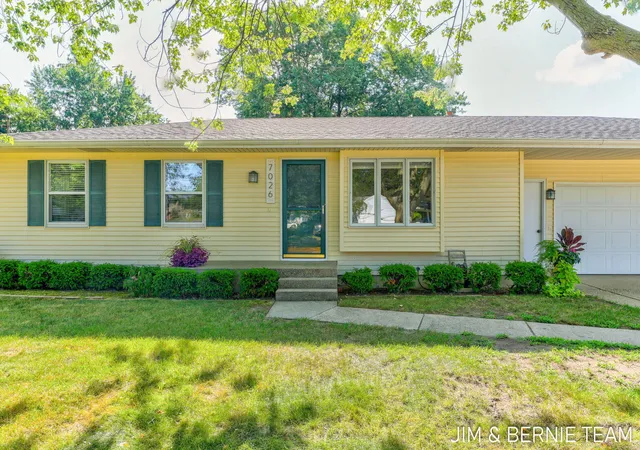 2nd image of 7026 Southwood Dr, Jenison, MI 49428 | MLS# 71026040753