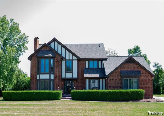 Photo 1 of Sale Pending at 6651 Arlington Dr, West Bloomfield, MI 48322 | MLS# 20261061719 | Listing updated on 2026-10-13