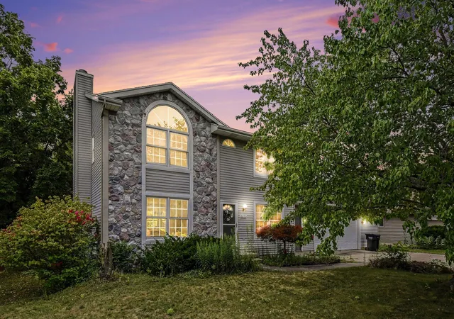 2nd image of 2250 Yorktown Dr Se, Grand Rapids, MI 49508 | MLS# 65026040762