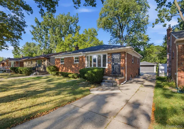 Photo 2 of Single family home for sale at 21840 Kenosha St, Oak Park, MI 48237 | MLS# 20261061728 | Listing updated on 2026-08-08