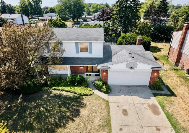 Photo 3 of Single family home for sale at 30121 Woodhouse Dr, Warren, MI 48092 | MLS# 20261061731 | Listing updated on 2026-08-30