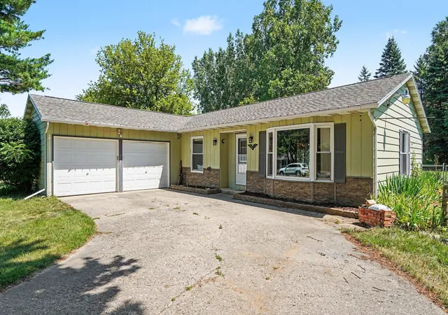 2nd image of 3831 Green Acres Dr, Mount Pleasant, MI 48858 | MLS# 79080071964