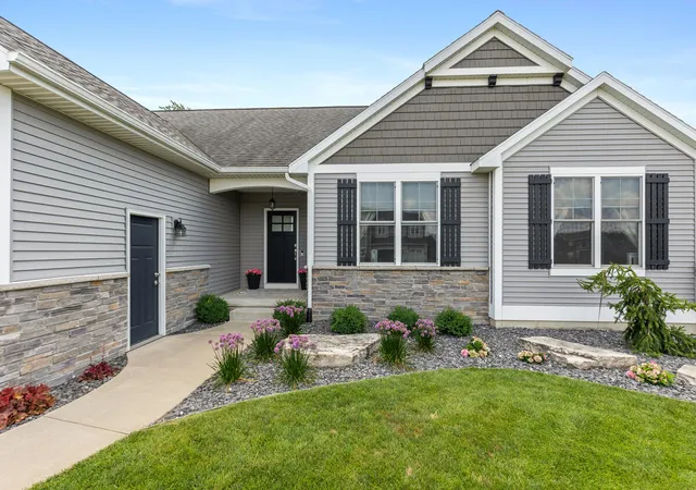 4th image of 2080 Canopy Dr Sw, Byron Center, MI 49315 | MLS# 65026040773