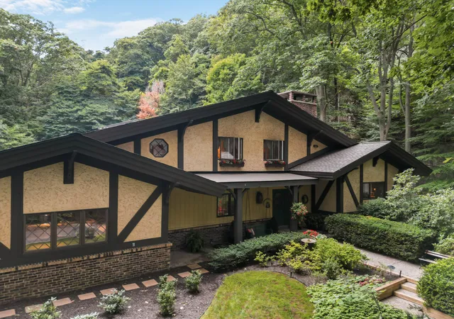 1st image of 12879 Lakeshore Dr, Grand Haven, MI 49417 | MLS# 71026040774