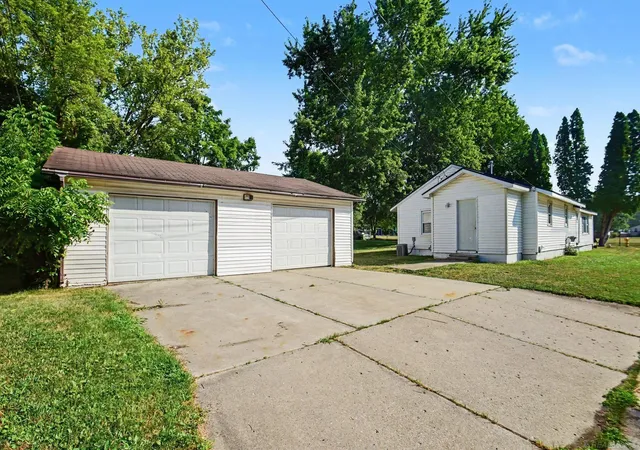 30th image of 303 Parkway St, Lapeer, MI 48446 | MLS# 58050217501